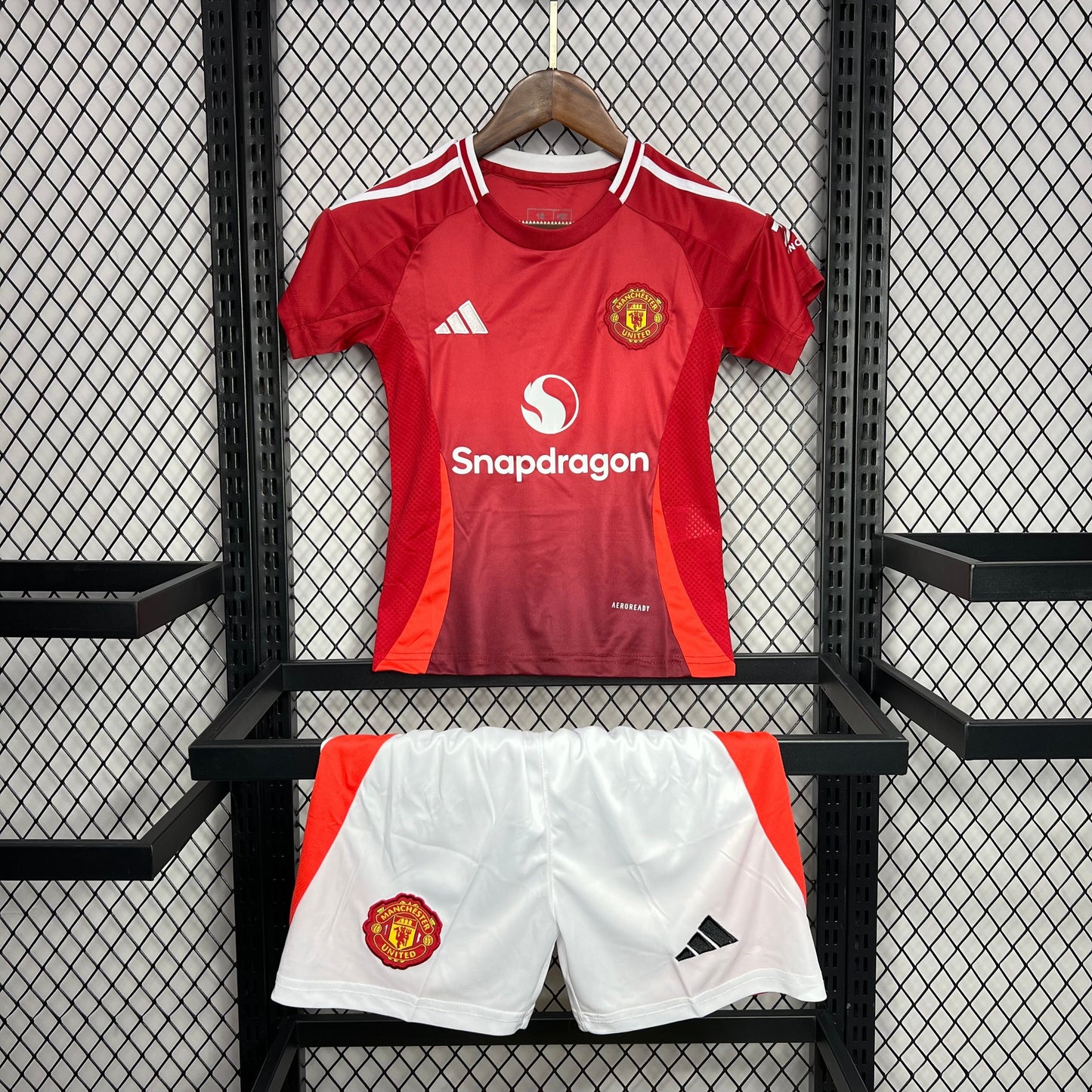 MANCHESTER UNITED I 24/25 SET PER BAMBINI