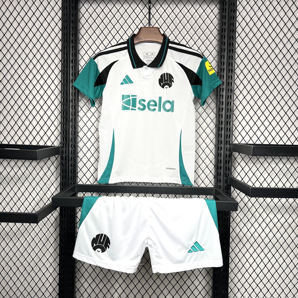 NEWCASTLE UNITED III 24/25 SET PER BAMBINI